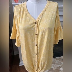 🆕 Maternity tie-hem nursing shirt size medium